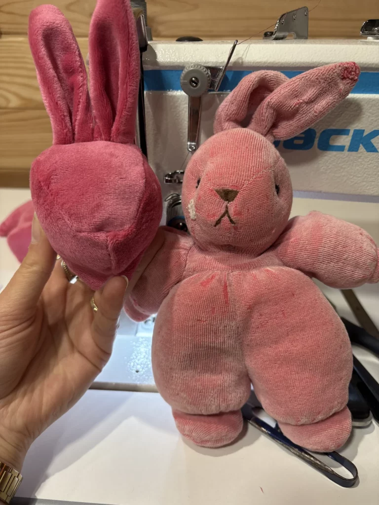 Confection d'un doudou lapin rose sur mesure