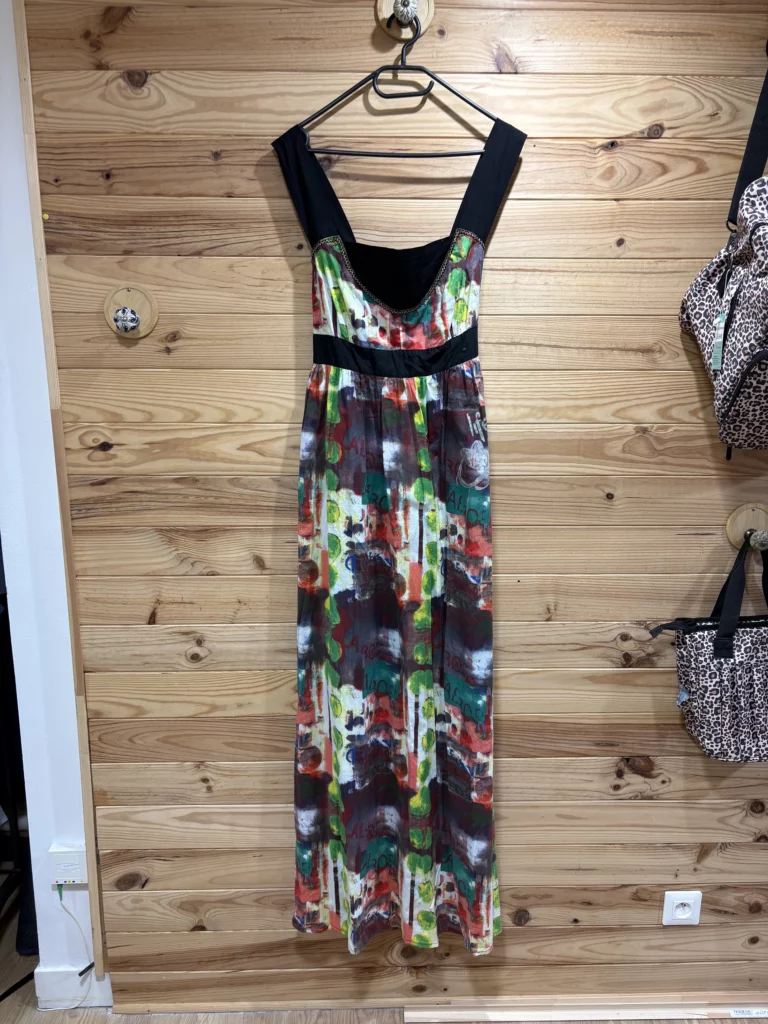 Retouche et transformation d'une robe Desigual